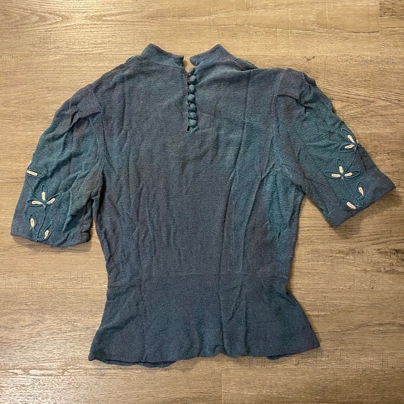 Beautiful Multi-tonal Blouse - Picture 2 of 4